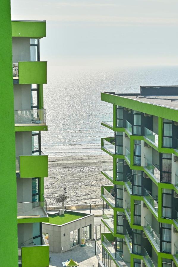 Sea Shore Apartments - Spa N Pools Beach Resort Mamaia Exterior photo